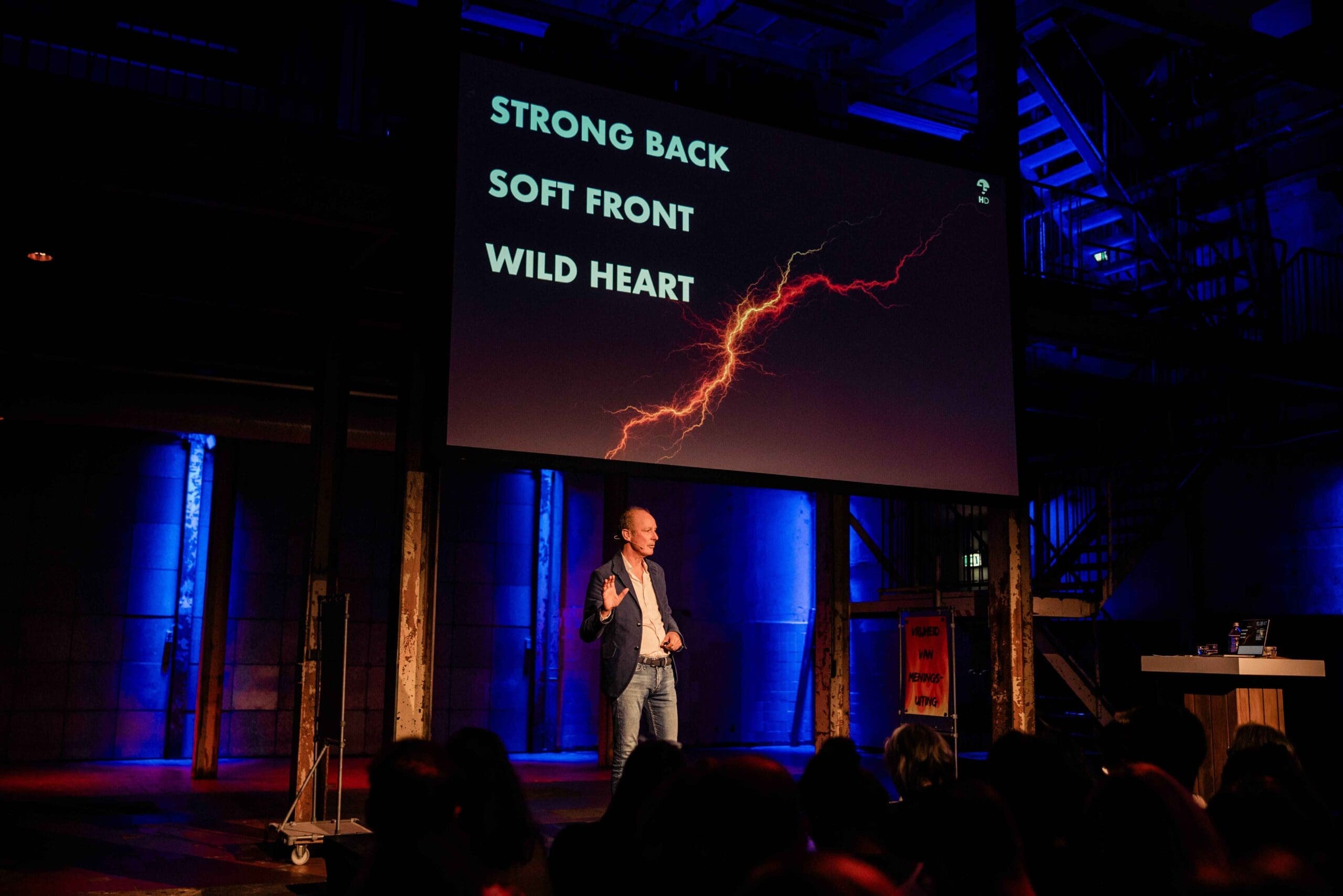 HumanDimensions-DDE-0472